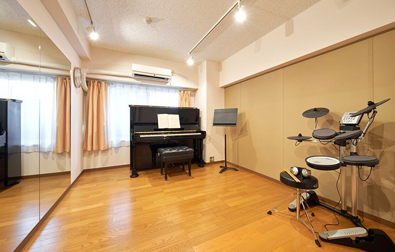 隔音室：1间房间新已经提高曾作为1间房间的演播室，移动提高骑钢琴，常设电子鼓。变得大的镜子好评。※照片在2021年2月新设的演播室。
