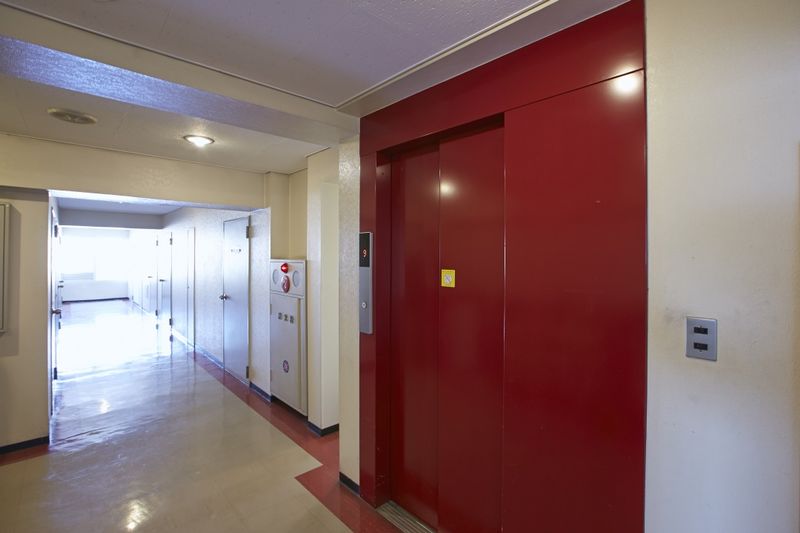 共用走廊：门口从外部在内走廊是看不见的结构。