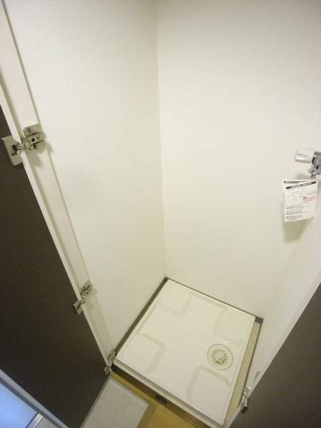 即使因为在洗衣机场地(A型)室内，能在门掩盖所以有突然的访问也放心。