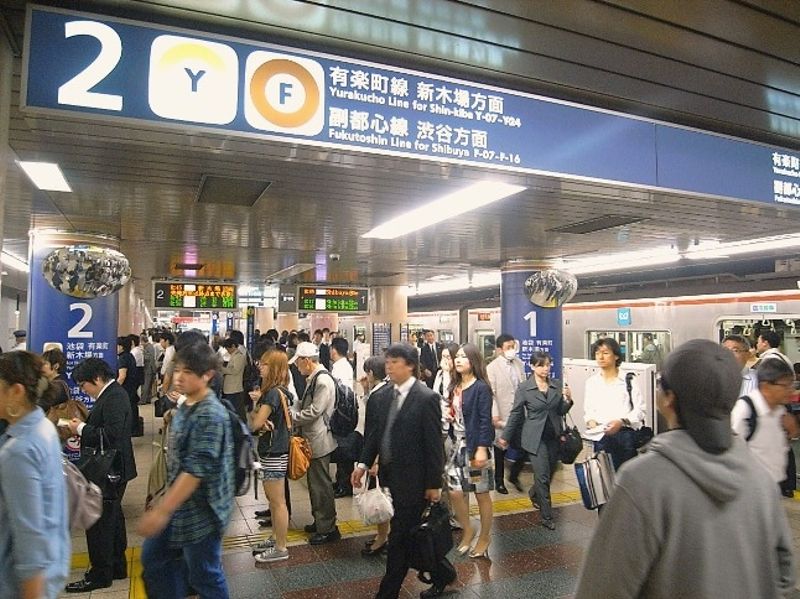 西武池袋线，东京地铁线有乐町线、副都心线和三条线路横贯的快车停靠车站小竹向原。