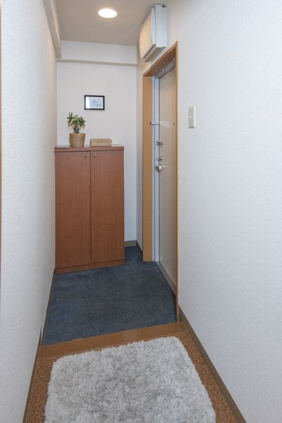 玄関（106号室）　※モデルルームです。家具家電以外の小物はございません。