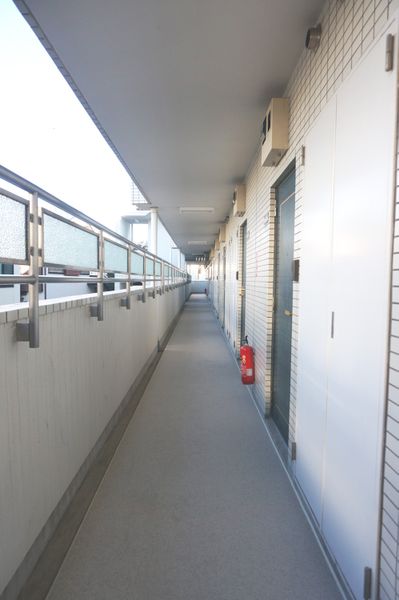 共用走廊白天是日插进去的亮的走廊。在2018年12月张贴座席，换了。