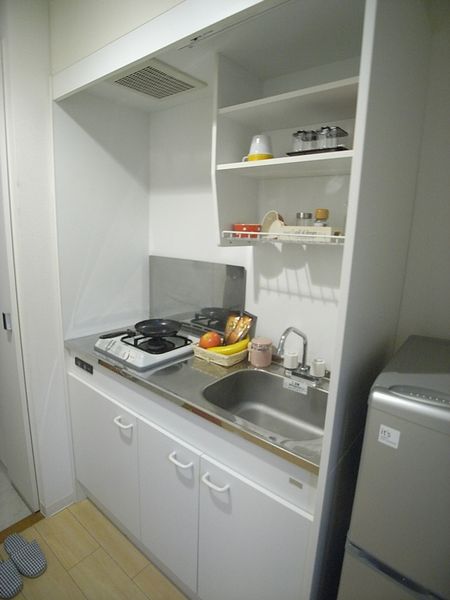 厨房　※是样板房的照片。没有家具家电以外的小东西。