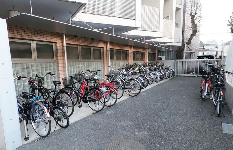 从属于自行车车库屋顶平放，是类型的自行车车库。