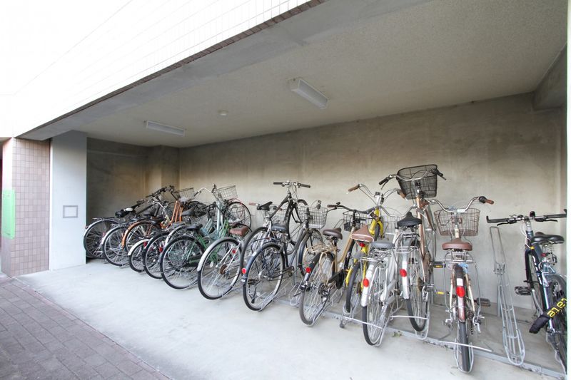 在自行车车库入住者专用以及免费可以使用。