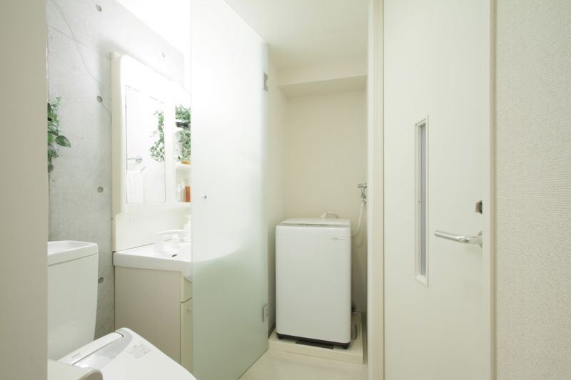 独立卫浴柜、洗衣机堆放处(I型)　※是样板房的照片。没有家具家电以外的小东西。
