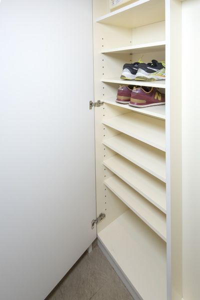 有鞋柜(A，B，C，D型)稍大一点的橱柜。形状根据房间不同。