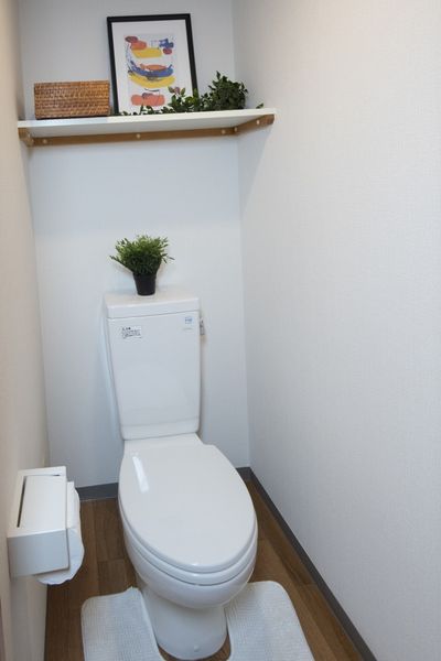 厕所(A型)人气的浴室厕所不同！上部橱柜便利！※是样板房的照片。没有家具家电以外的小东西。