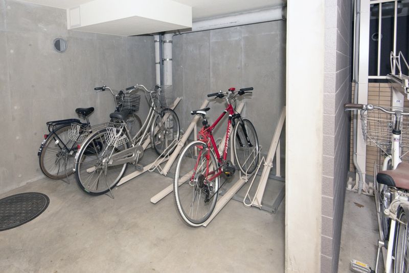 在有自行车车库入住者专用的屋顶的自行车车库，免费可以使用。