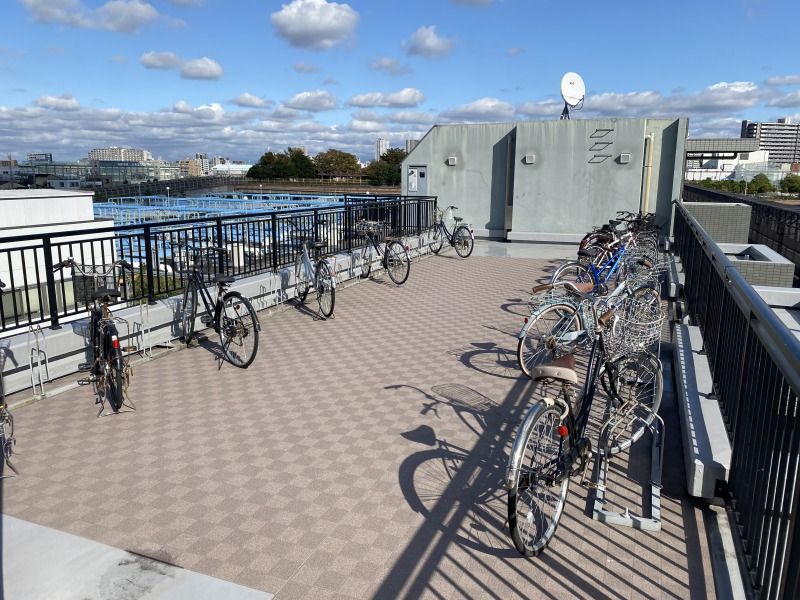 是在自行车车库5楼屋顶的入住者专用的自行车车库。在2021年3月更新了。