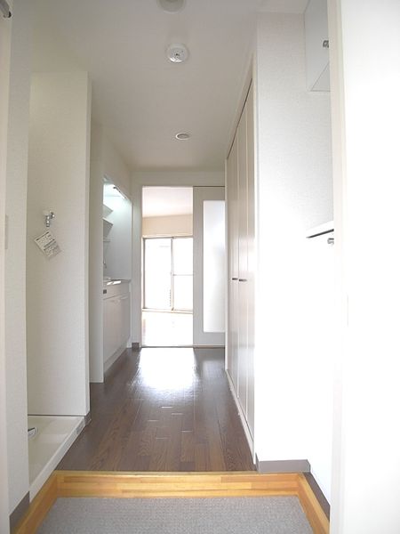 走廊(D型)走廊有到厨房、橱柜、水周围的门。
