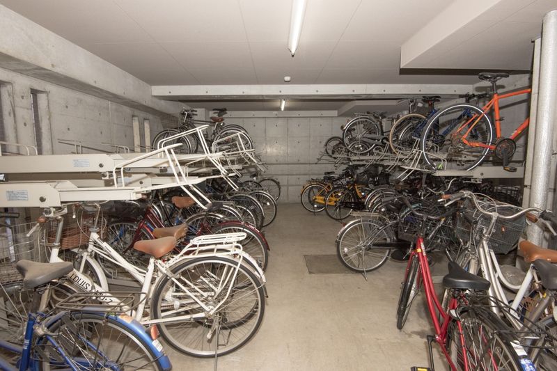 在自行车车库入住者专用的免费可以使用。因为从属于屋顶所以雨的日也是安心。