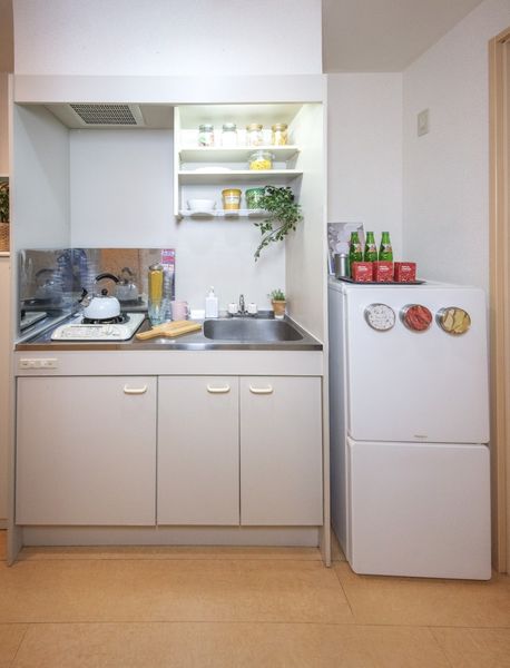 是有厨房(A型)烹调空间的宽敞的厨房。※没除了家具家电以外为样板房有小东西