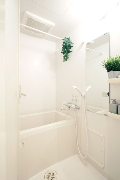 浴室(A型)　※是样板房的照片。没有家具家电以外的小东西。