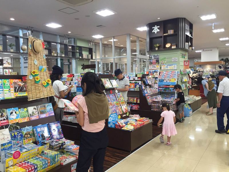落合南长崎"购物中心"书店或者生活杂货准备齐全。