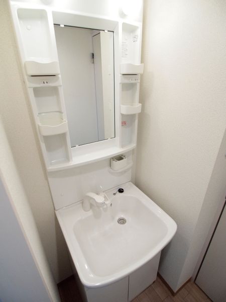 便于独立卫浴柜(101，201号房间)忙的早晨的独立卫浴柜的。