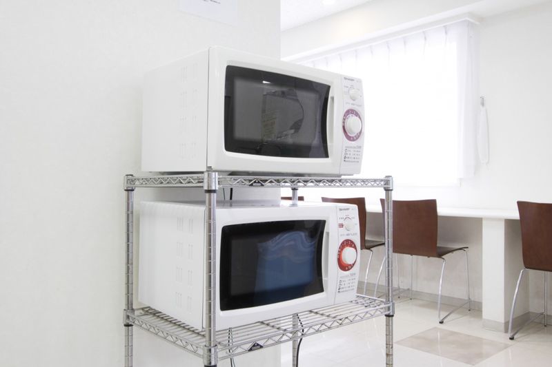 食堂共用的微波炉以及电烤箱设置了，免费可以使用。