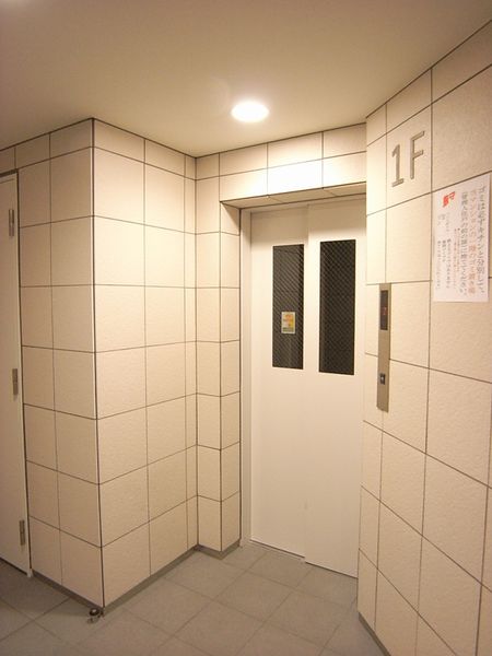 停留在电梯入住者专用的各阶。