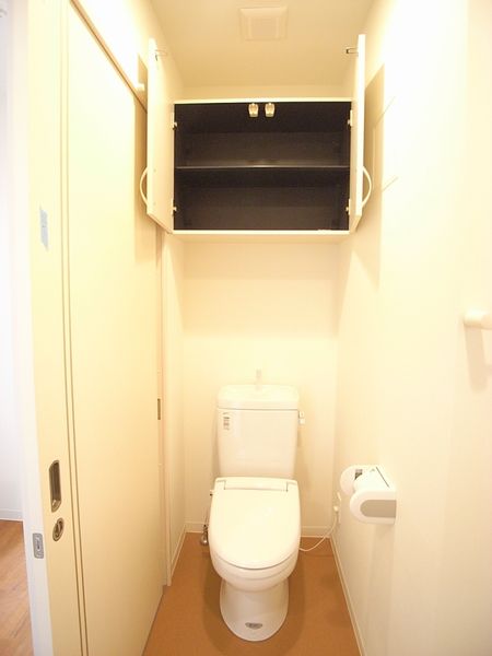 作为厕所(B型)便利的橱柜搁板kidesu。