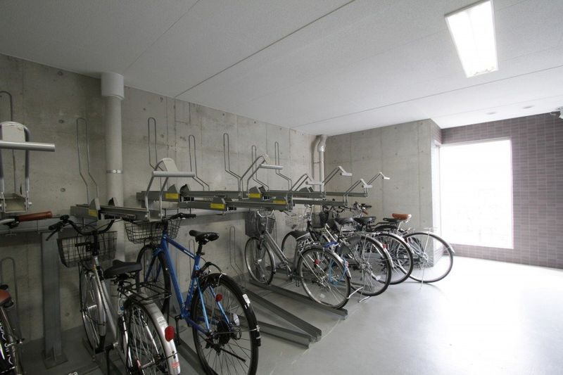 因为是自行车车库室内自行车车库所以不被雨湿掉。