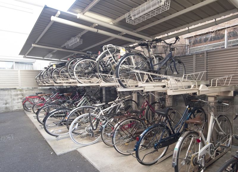 在自行车车库入住者专用的自行车车库，免费可以使用。