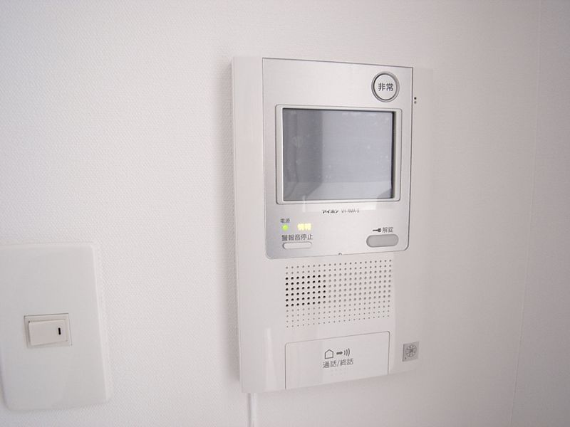 有监视器的门禁对讲机(A，B，C型)来访者能确认，第一次独居也放心。