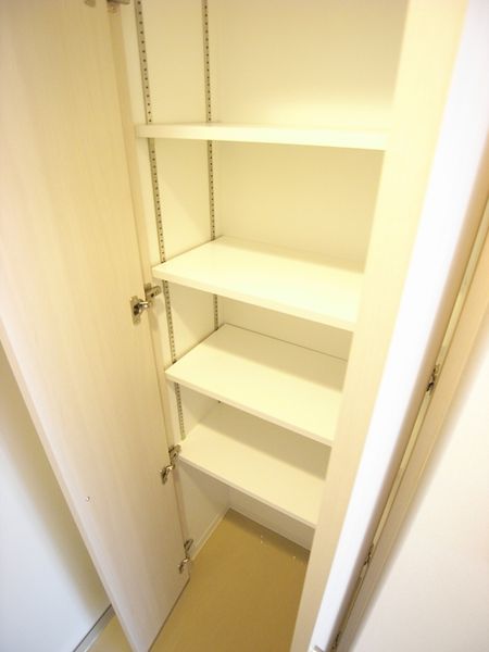 鞋柜(A，B型)足够的存储空间被确保。