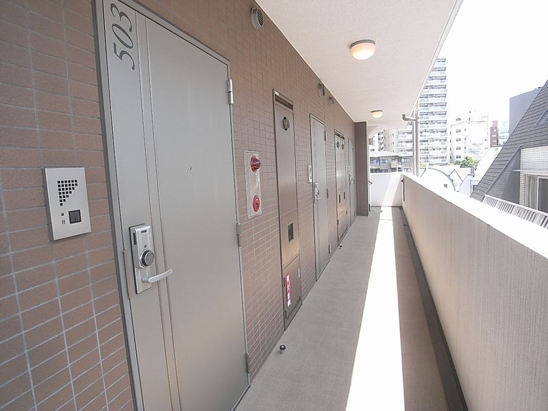 共用走廊(2楼)是明亮地暖和的共用走廊！