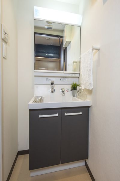独立卫浴柜(A型)　※是样板房的照片。没有小东西。