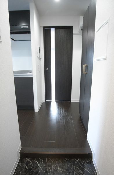 是走廊(D型)居室和走廊正分成的1K型。