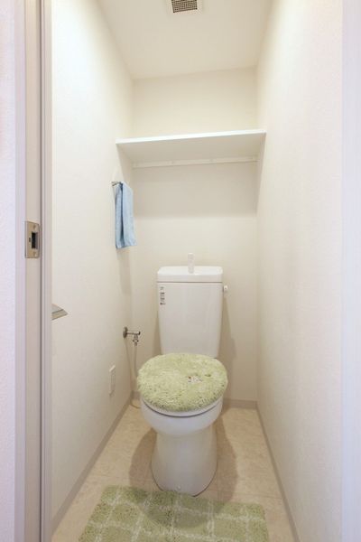 是厕所人气的独立型。是样板房的照片。没有小东西。