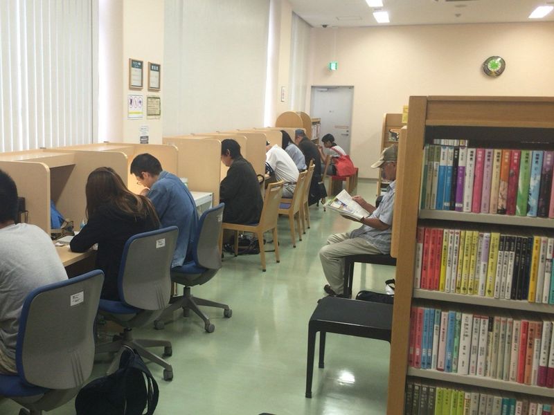 板桥区立清水图书馆在考试之前想静静学习的时候，便利。