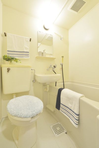 最前头馆502号房间的样板房：因为是有浴缸，厕所所以隐私也被在室内保持。